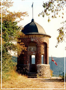 Einkehrstation am Collisturm oberhalb der Stadt Zell (Mosel)