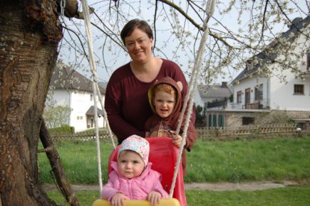 Carrie Schwickhardt mit ihren Kindern